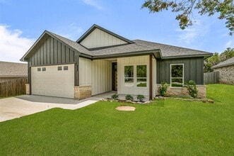 Building Photo - 2603 Creek Dr