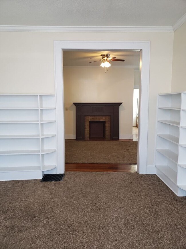 Building Photo - 3 Bedroom Townhouse near Downtown