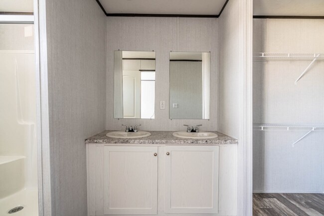 Building Photo - 10118 Falvey Lk Ln