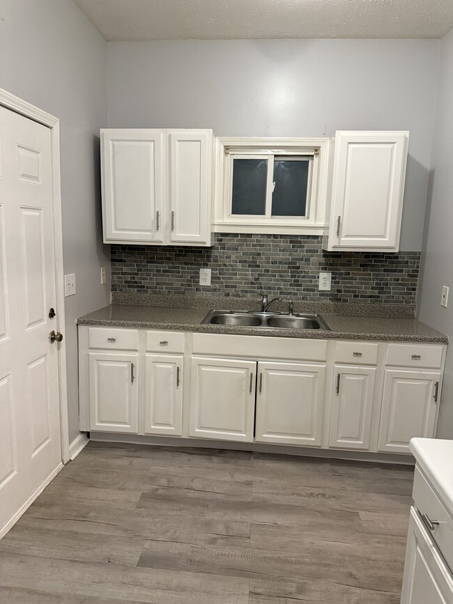 Building Photo - 351 Westfield St