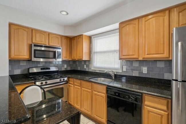 Foto del edificio - 382 Morris Ave