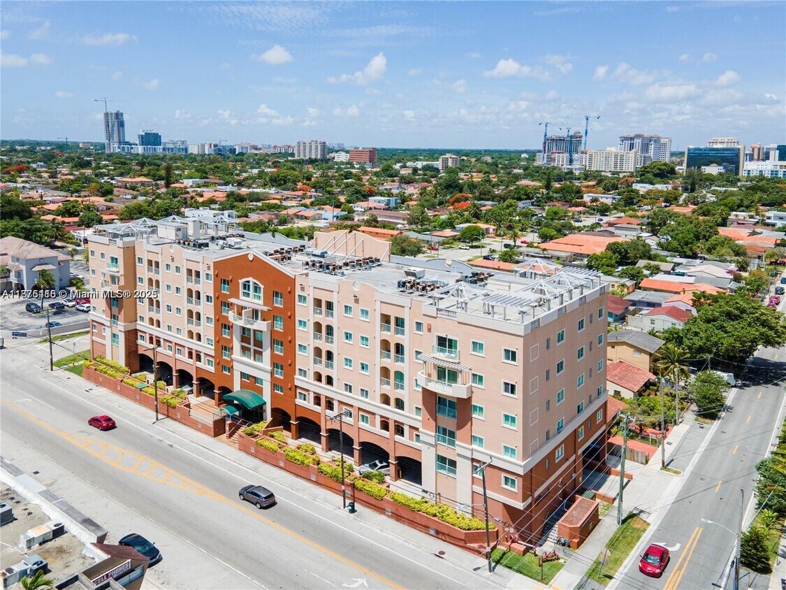 Foto principal - 2280 SW 32nd Ave