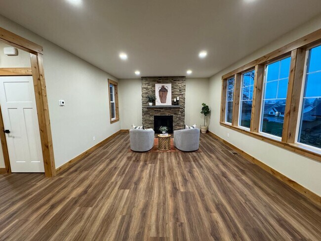 Foto del edificio - Brand New Private Bella Ridge 4 Bedroom 2.5 Bath Home Near Golf and Lewis & Clark Elementary School