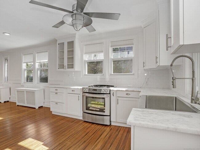 Building Photo - 37 Mohegan Ave