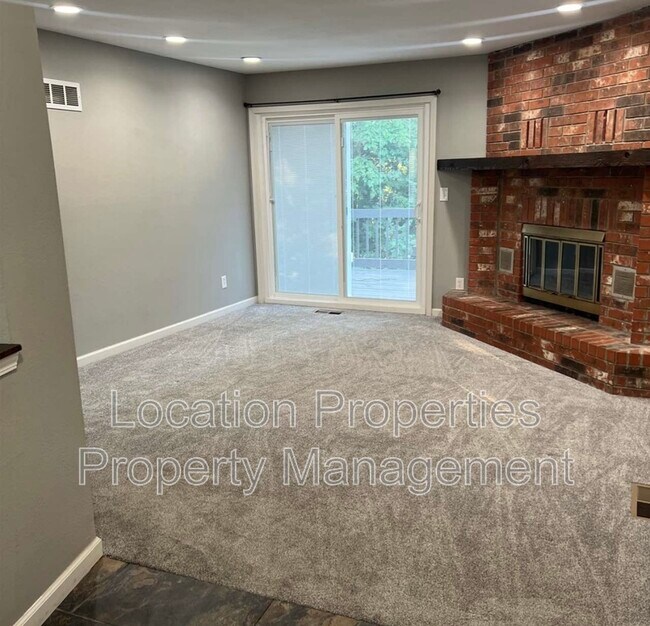 Foto del edificio - 2824 University Dr