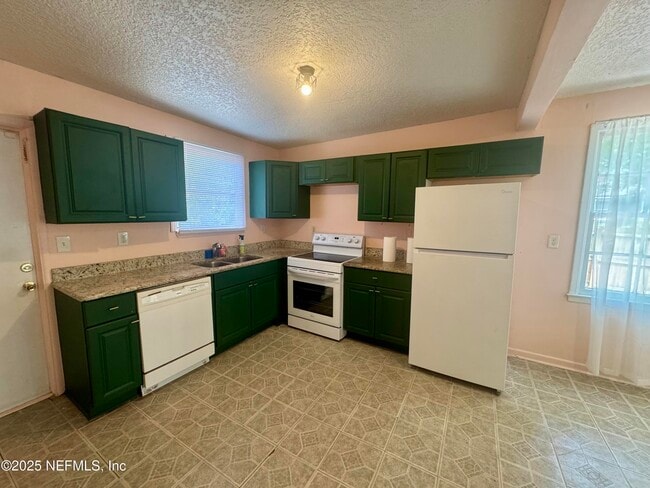 Building Photo - 3535 Rosselle St