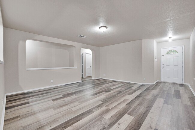 Building Photo - Charming 3-Bedroom, 2-Bath Home in NW San ...