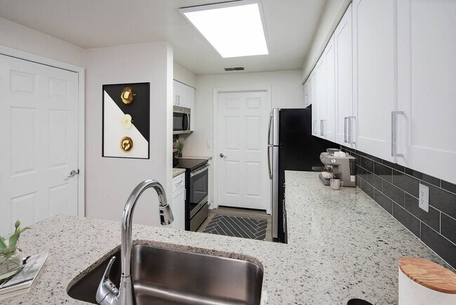 Building Photo - The Villas at Westchase