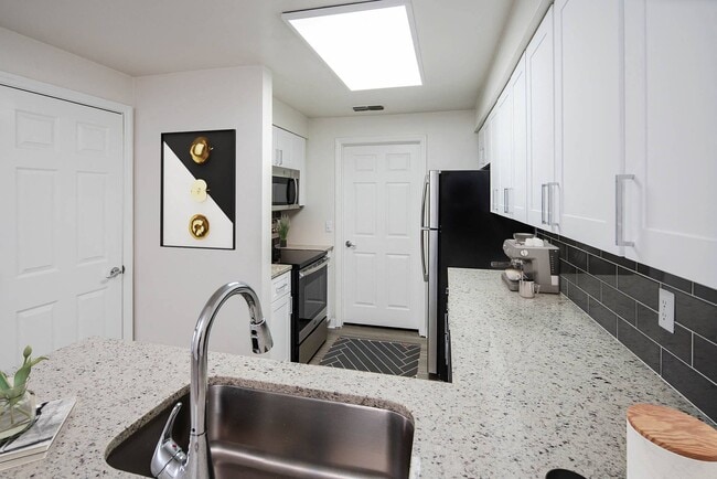 Building Photo - The Villas at Westchase