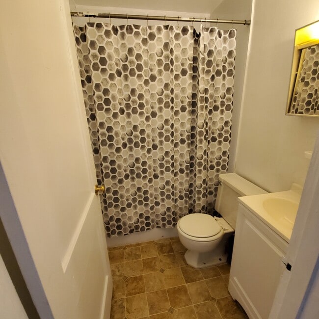 Building Photo - 837 Riverview Ter