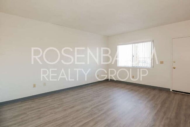 Foto del edificio - 1518 E Hedrick Dr