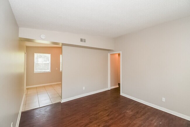 Building Photo - 1250 Carthage Dr