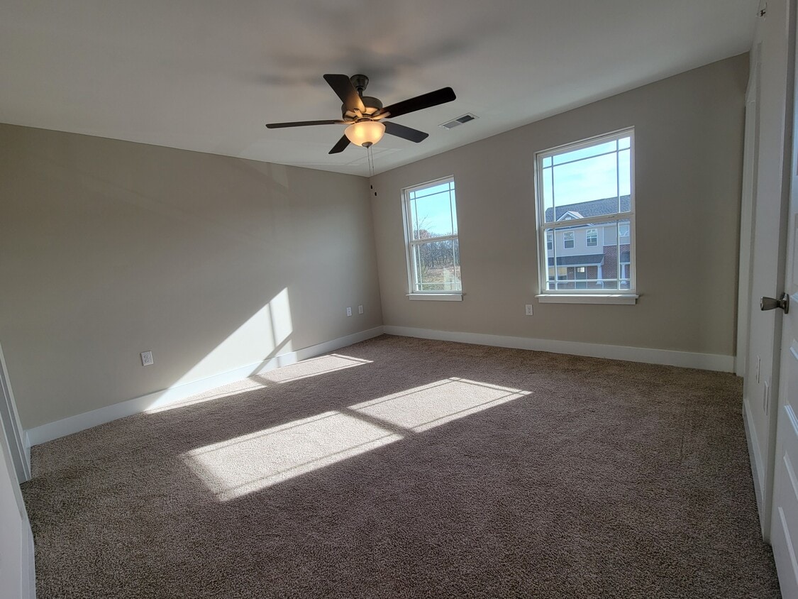 Foto del edificio - 2052 Sunflower Dr