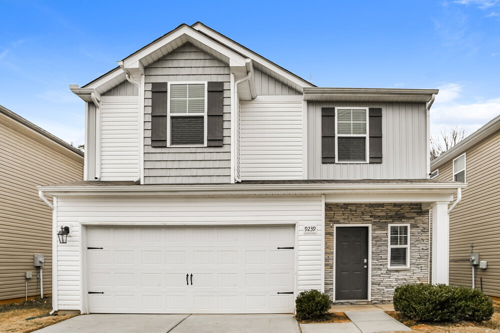 Foto principal - 9239 Treyburn Dr