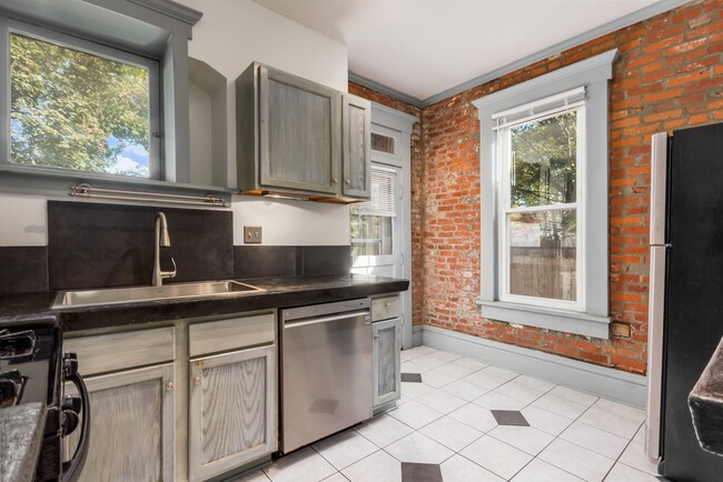 Foto del edificio - 254 Thurman Ave