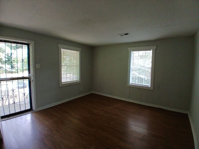 Foto del edificio - Come see this 4 Bed / 1.5 Bath Home For Rent