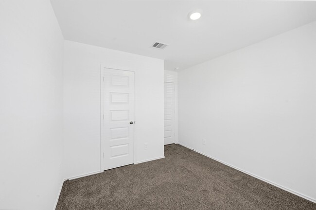 Building Photo - 2025 Woodlark Way