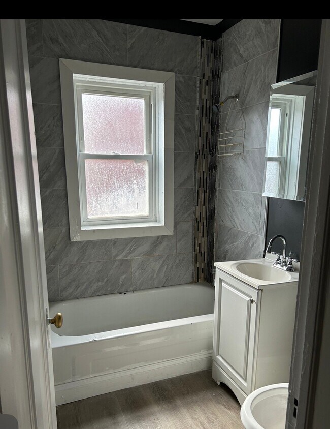 Foto del edificio - 2503 E 84th St