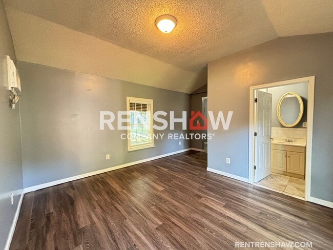 Building Photo - Text the Leasing Team at 901-820-4367 to S...