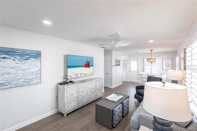 Foto del edificio - 6020 Midnight Pass Rd