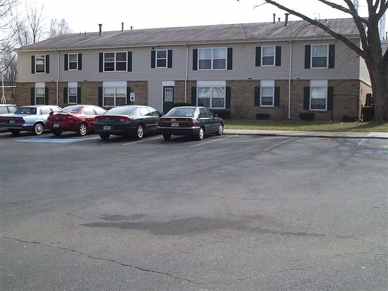 Building Photo - 770 Crest Dr