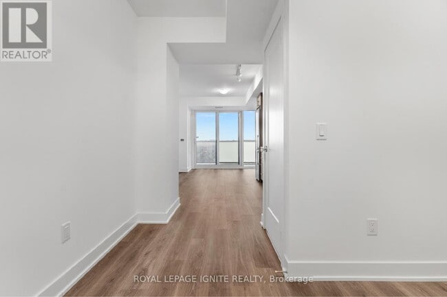 Photo du bâtiment - 2545-2545 Simcoe St N