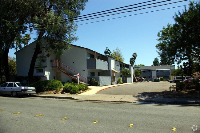 Building Photo - 1389 E Lexington Ave