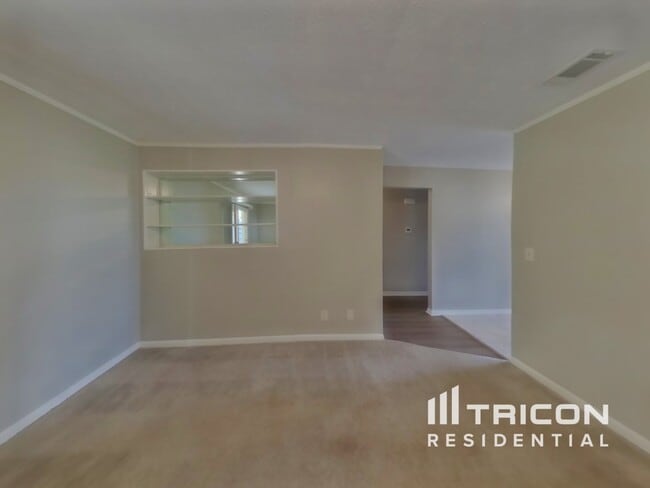 Building Photo - 2518 Lang Ave