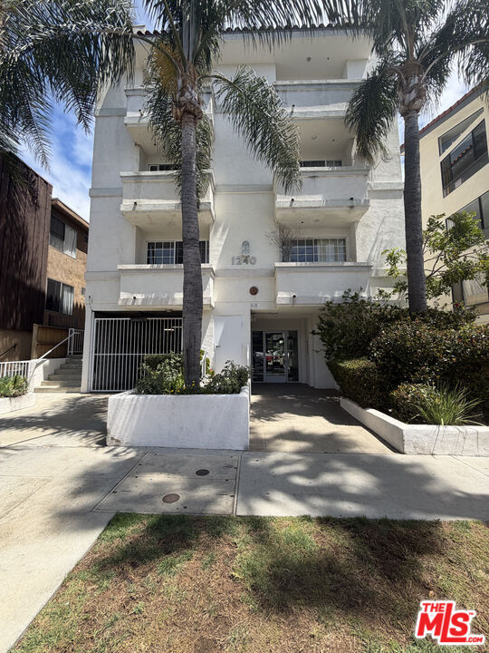 Building Photo - 1240 Amherst Ave