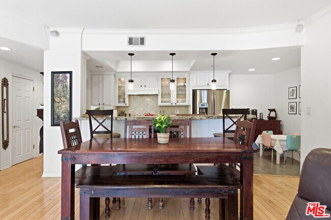 Foto del edificio - 4401 Moorpark Way