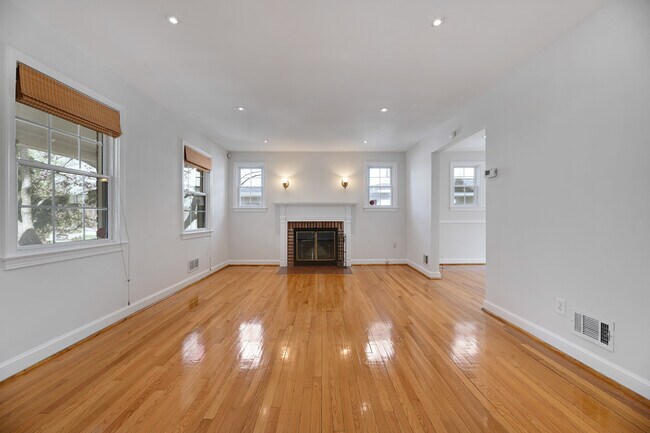 Building Photo - 3007 17th St NE