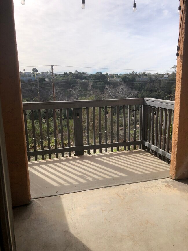 Foto del edificio - 7130 Shoreline Dr