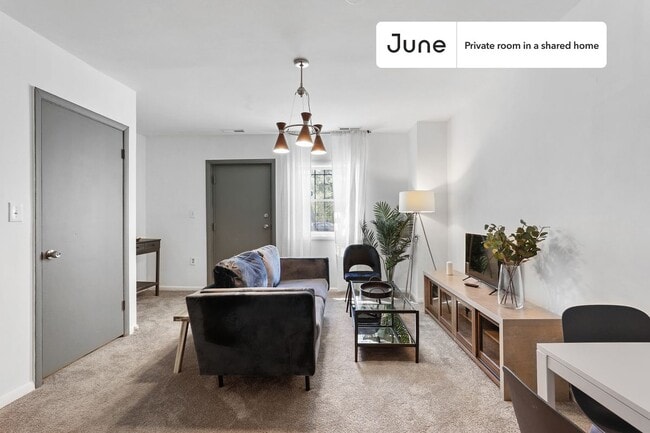 Building Photo - Room in Shared 5 bed/3 bath home in Logan Circle