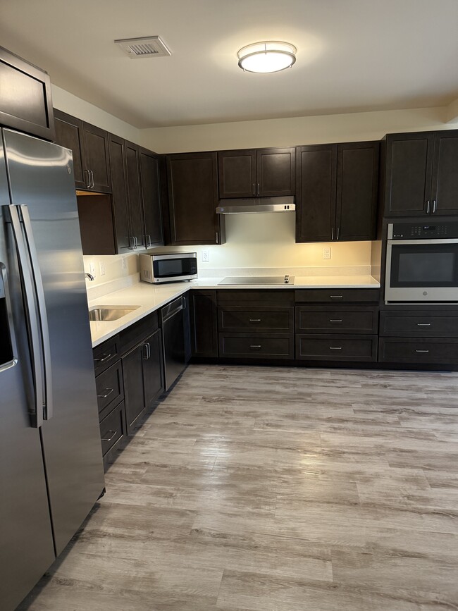 Foto del edificio - 40 & 50 Great Brook Valley Ave