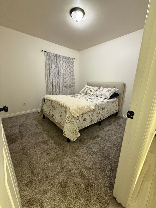 Foto del edificio - 3 bedroom townhome for rent in Paradise Hills $2,995
