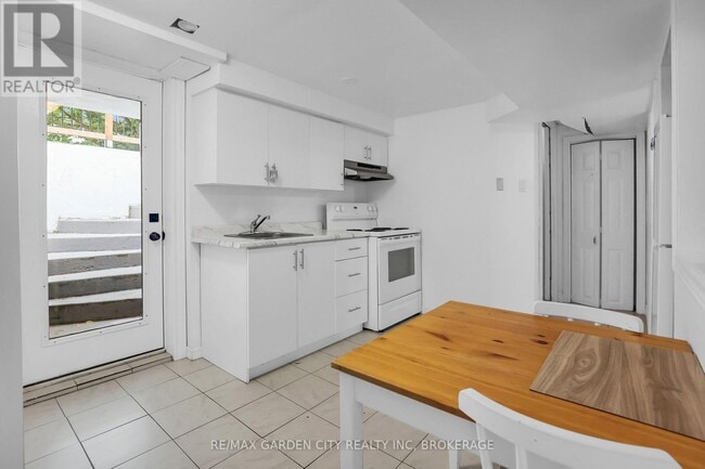 Building Photo - 18 Wakil Dr