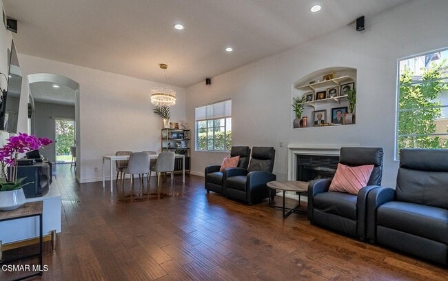 Building Photo - 665 Camino De La Luz