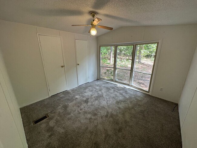 Foto del edificio - Private mobile home on large lot! 2 bed 2 ...