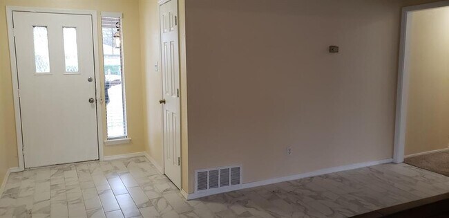 Foto del edificio - 2109 Holt Rd