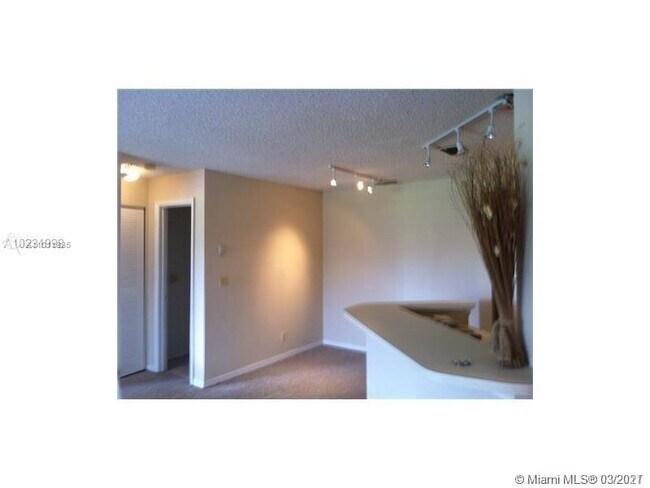 Foto del edificio - 3310 Pinewalk Dr N