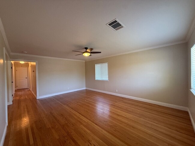Building Photo - 309 Plum St