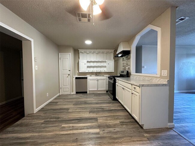 Foto del edificio - 6204 Dove Springs Cir