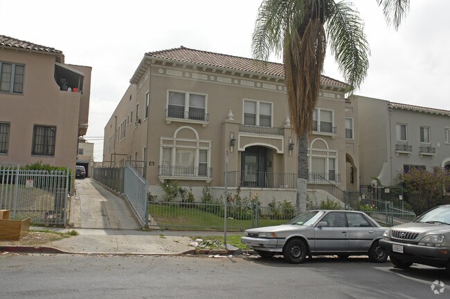 Building Photo - 212 S Kenmore Ave