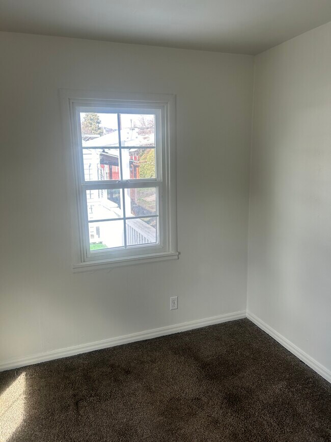 Building Photo - 2425 White Ave