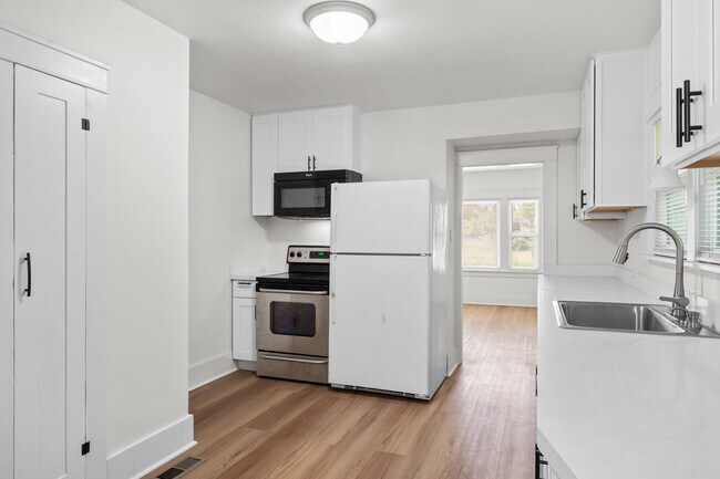 Cocina - 4716 7th Ave NE