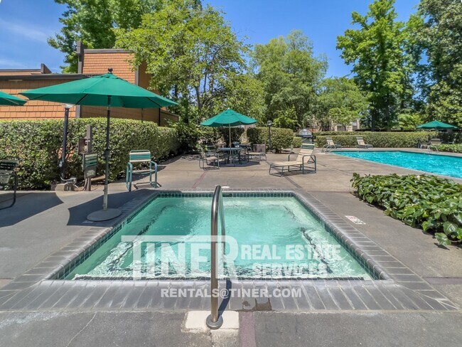 Building Photo - Spacious 1 Bedroom Condominium
