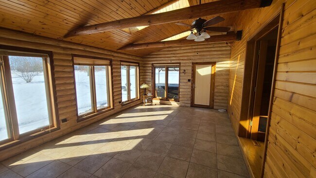 Building Photo - 43W951 Fox Hill Ct