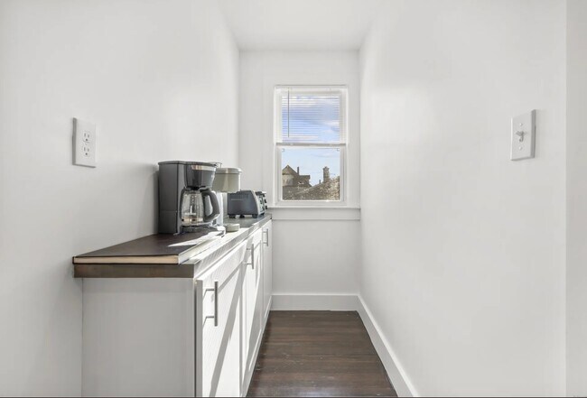 Open pantry - 29 Roosevelt St