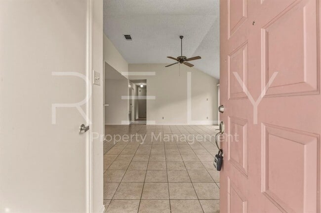 Foto del edificio - 604 David Curry Dr