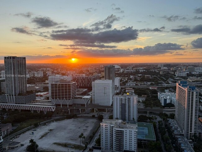 Foto del edificio - 851 NE 1st Ave